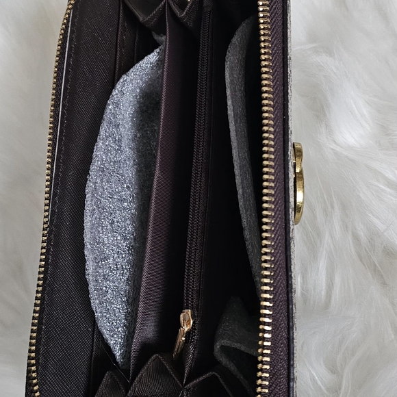 Gucci Beige GG Canvas Zip Wallet - Picture 3 of 4